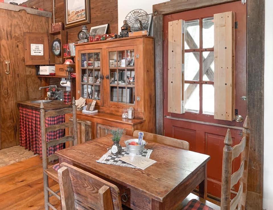 Country Woods Inn Глен Роуз Екстериор снимка