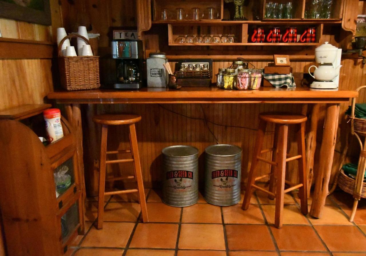 Country Woods Inn Глен Роуз Екстериор снимка