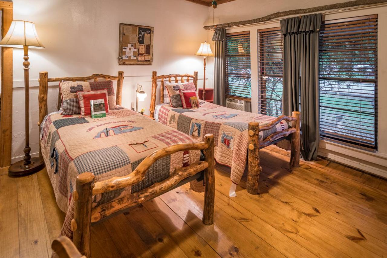 Country Woods Inn Глен Роуз Екстериор снимка