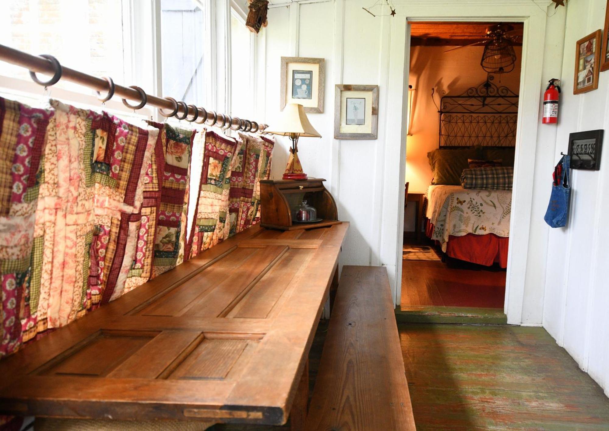 Country Woods Inn Глен Роуз Екстериор снимка